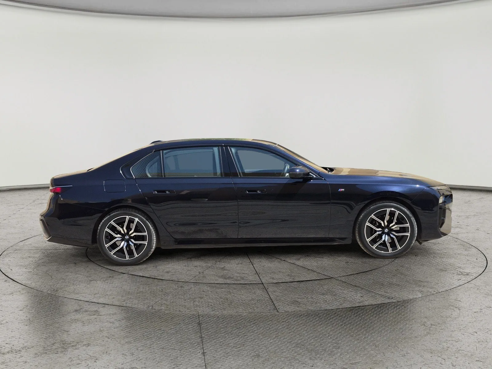 BMW 7 Series 735i 2025