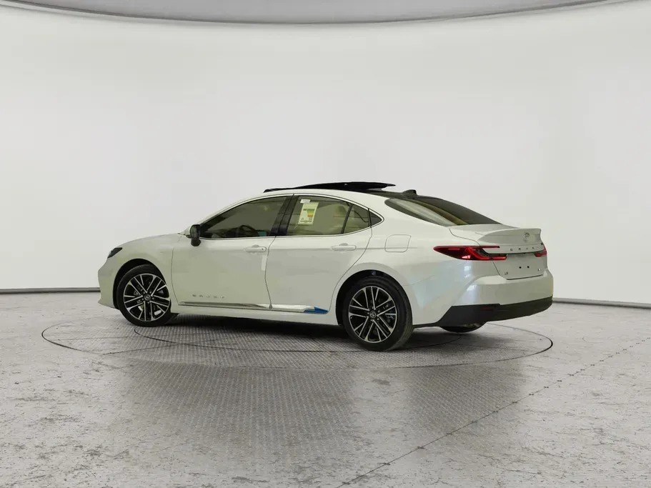 Toyota Camry LE HEV 2026
