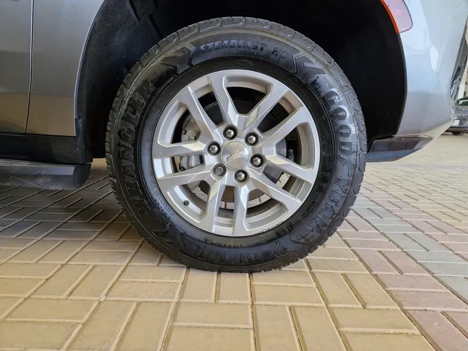 Chevrolet Suburban LS 2023
