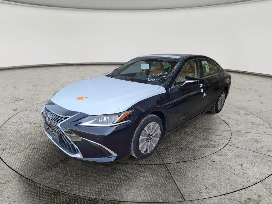 Lexus ES 300 AH Hybrid 2025