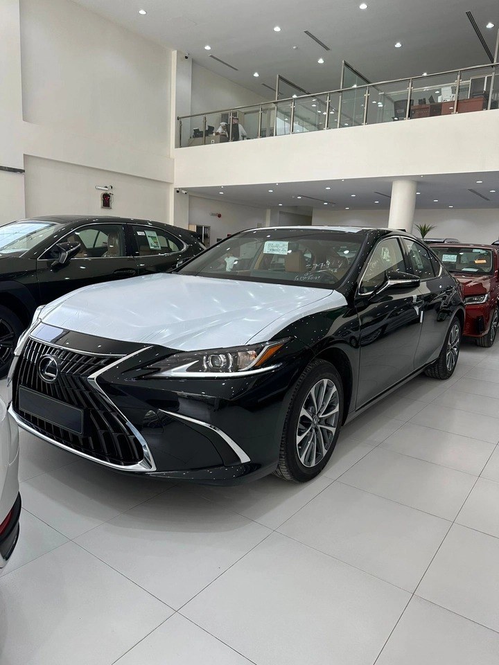 Lexus ES 2024