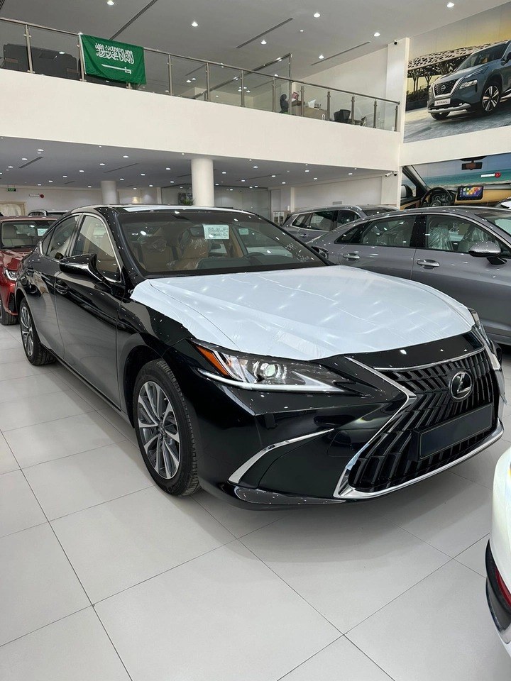 Lexus ES 250 AA Elegant 2024
