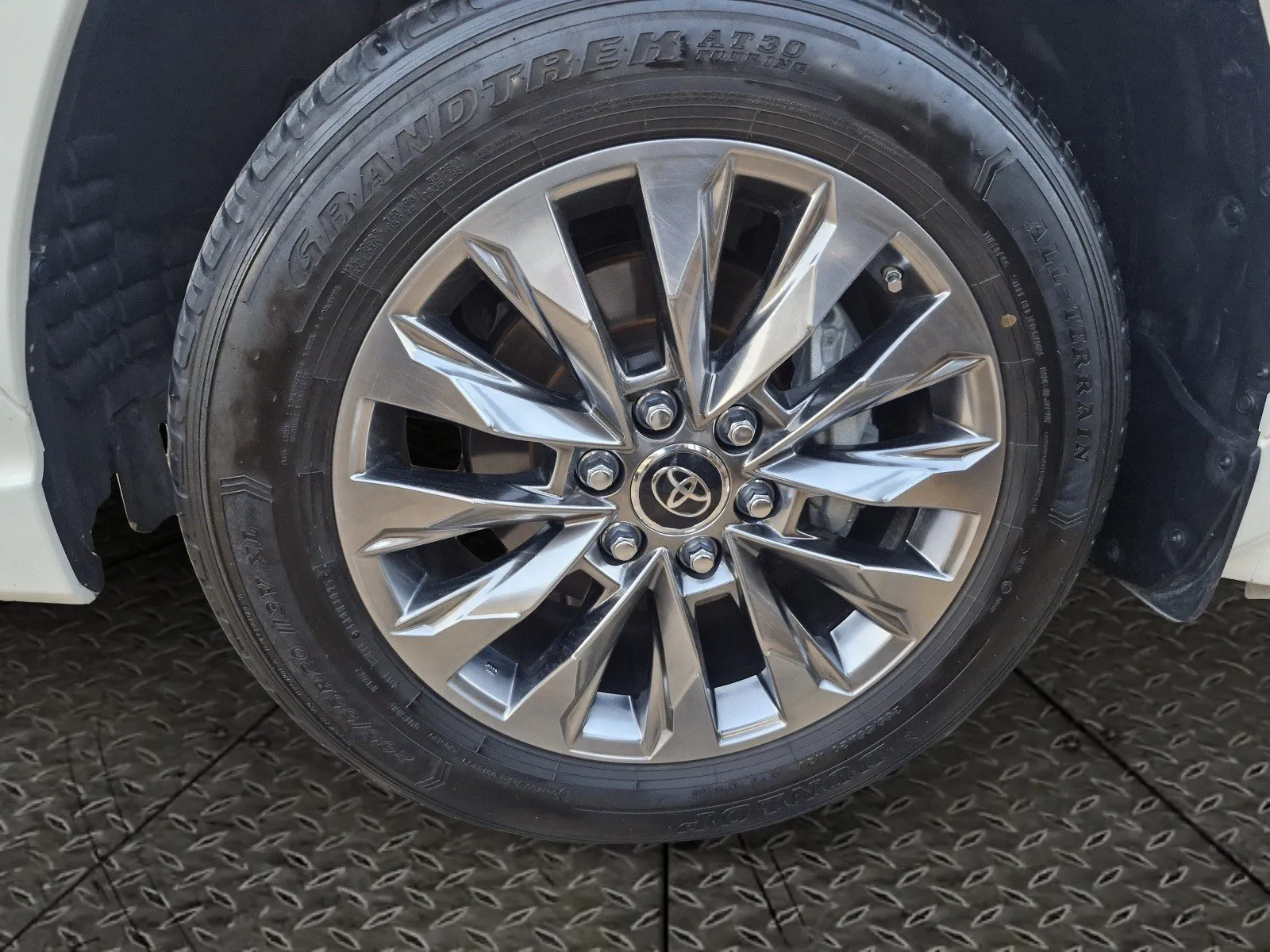 Toyota Land Cruiser GXR4 2025