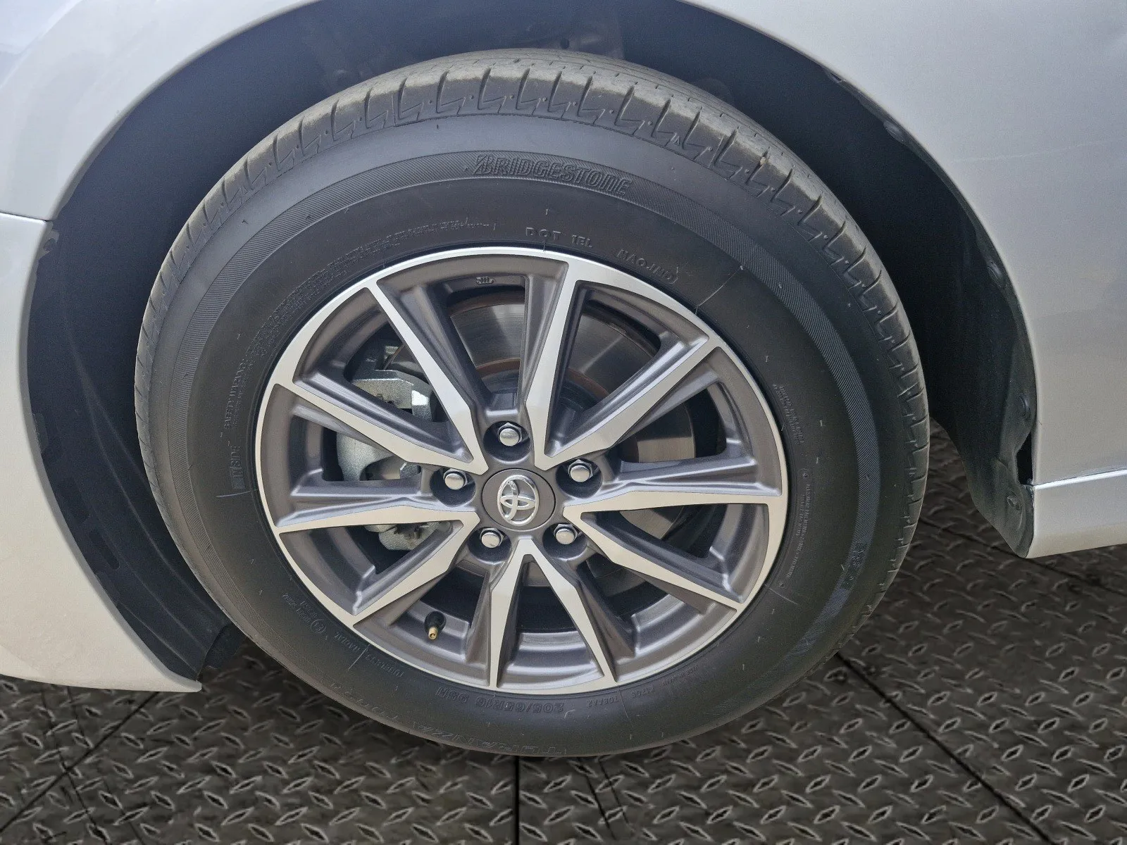 Toyota Camry E 2025