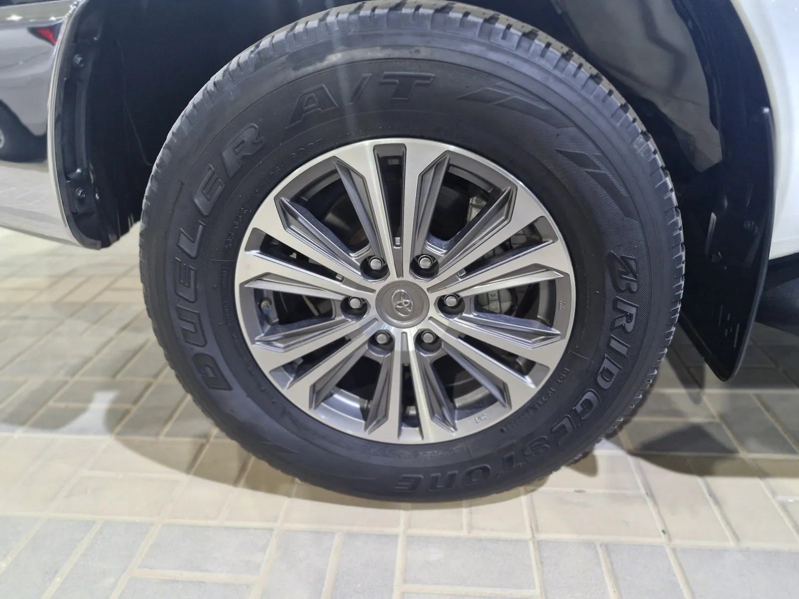 Toyota Hilux SGLX 4X4 AT DSL Double Cab 2023