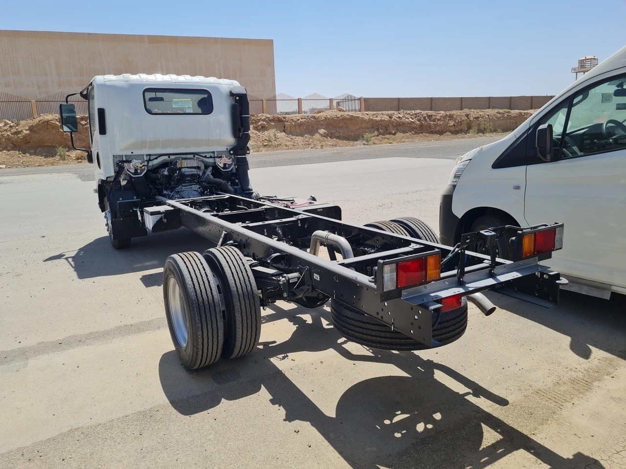 Isuzu Dyna شاص طويل 2026