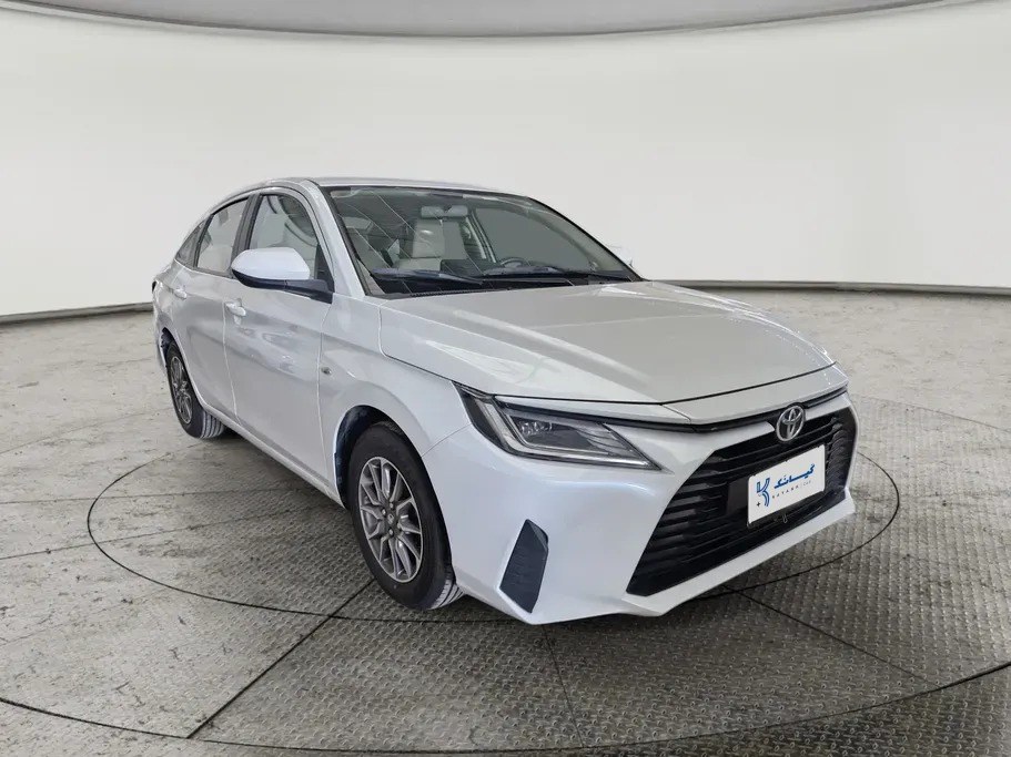 Toyota Yaris Y 2023