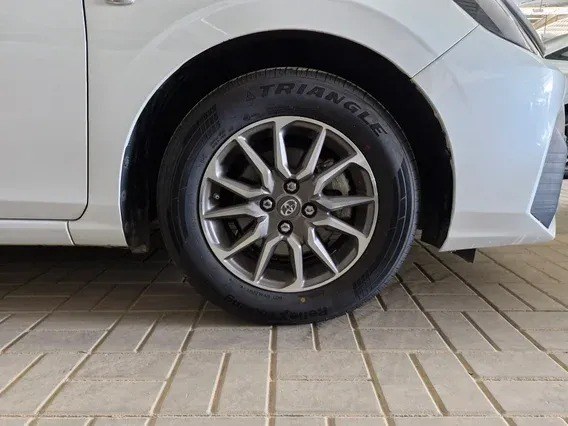 Toyota Yaris Y 2023