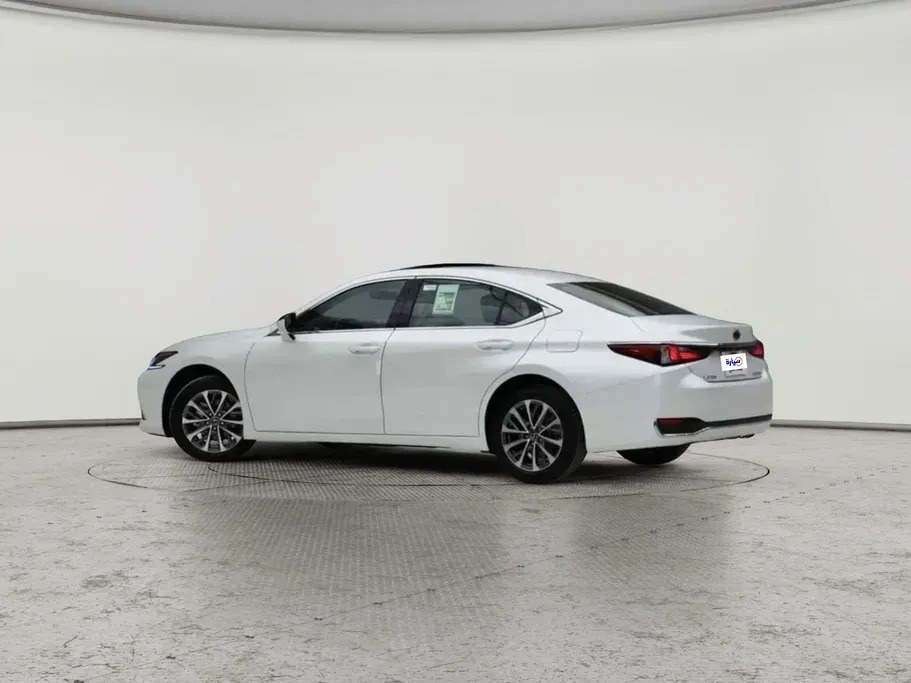 Lexus ES 250 AA Elegant 2025
