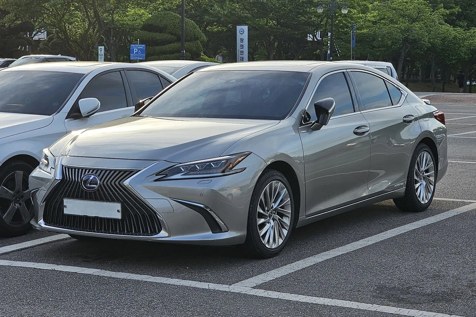 Lexus ES 300h Premier 2022