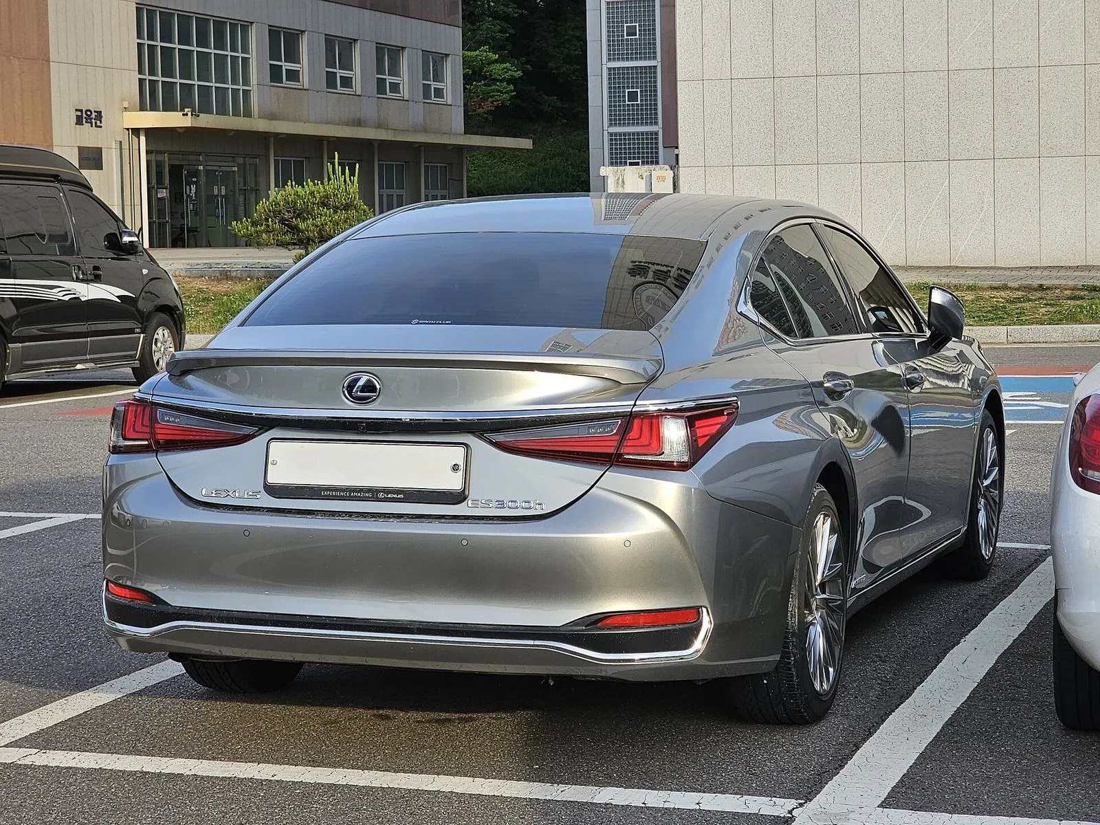 Lexus ES 300h Premier 2022