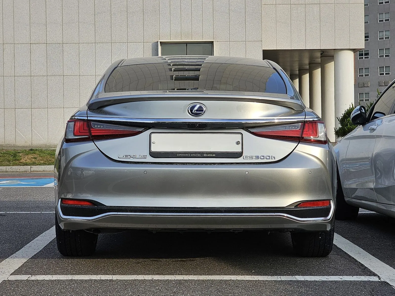 Lexus ES 300h Premier 2022