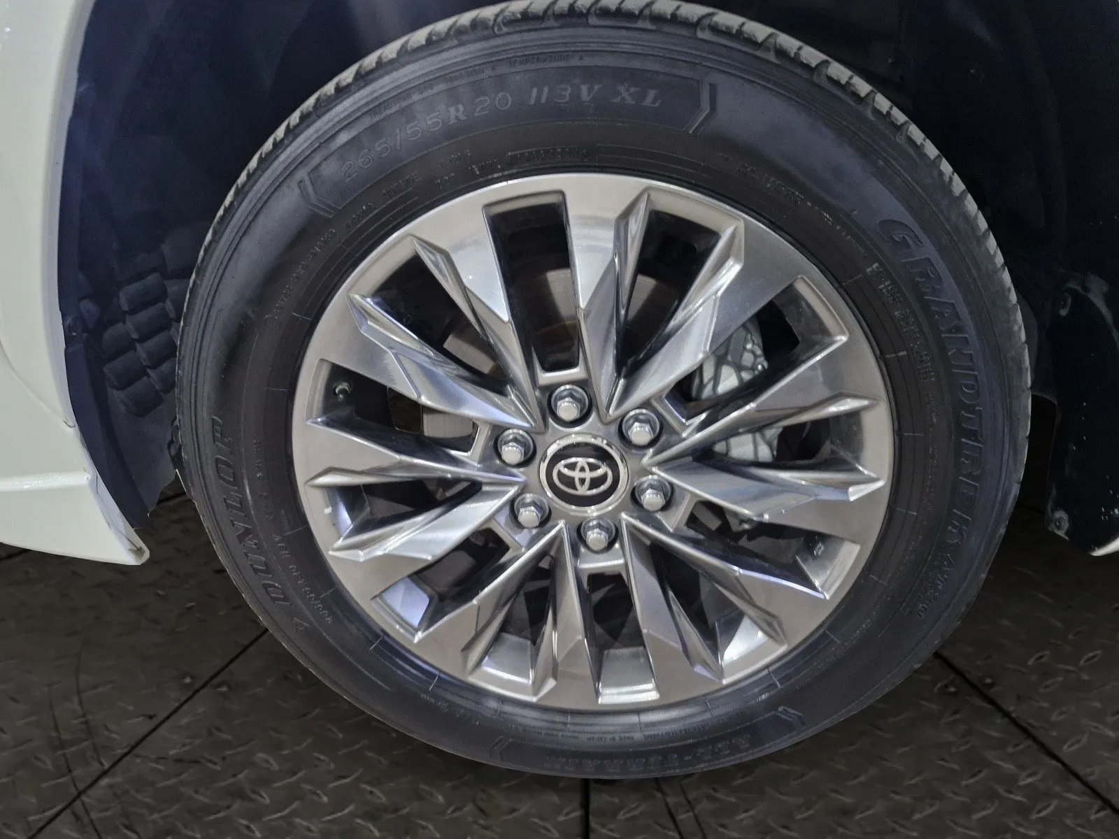 Toyota Land Cruiser GXR3 2025