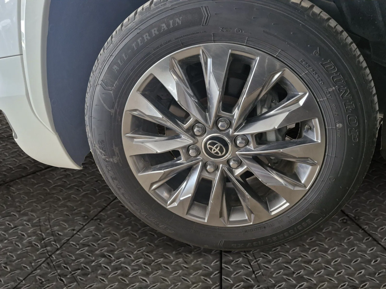 Toyota Land Cruiser VXR 2023