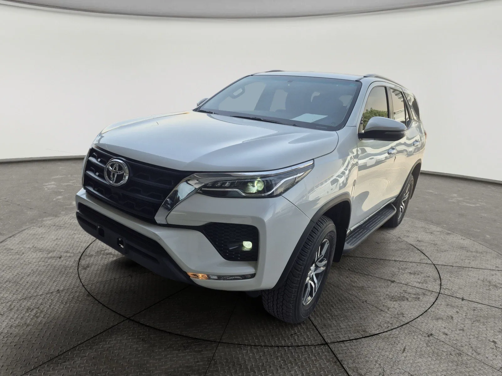 Toyota Fortuner VX 2025