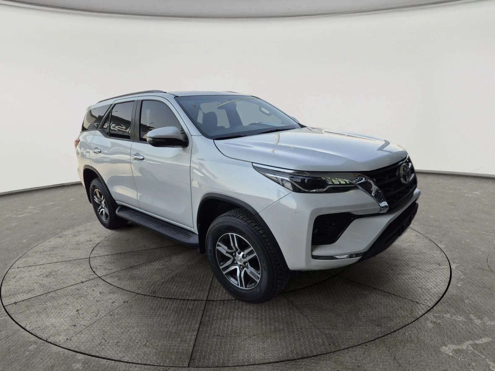 Toyota Fortuner VX 2025