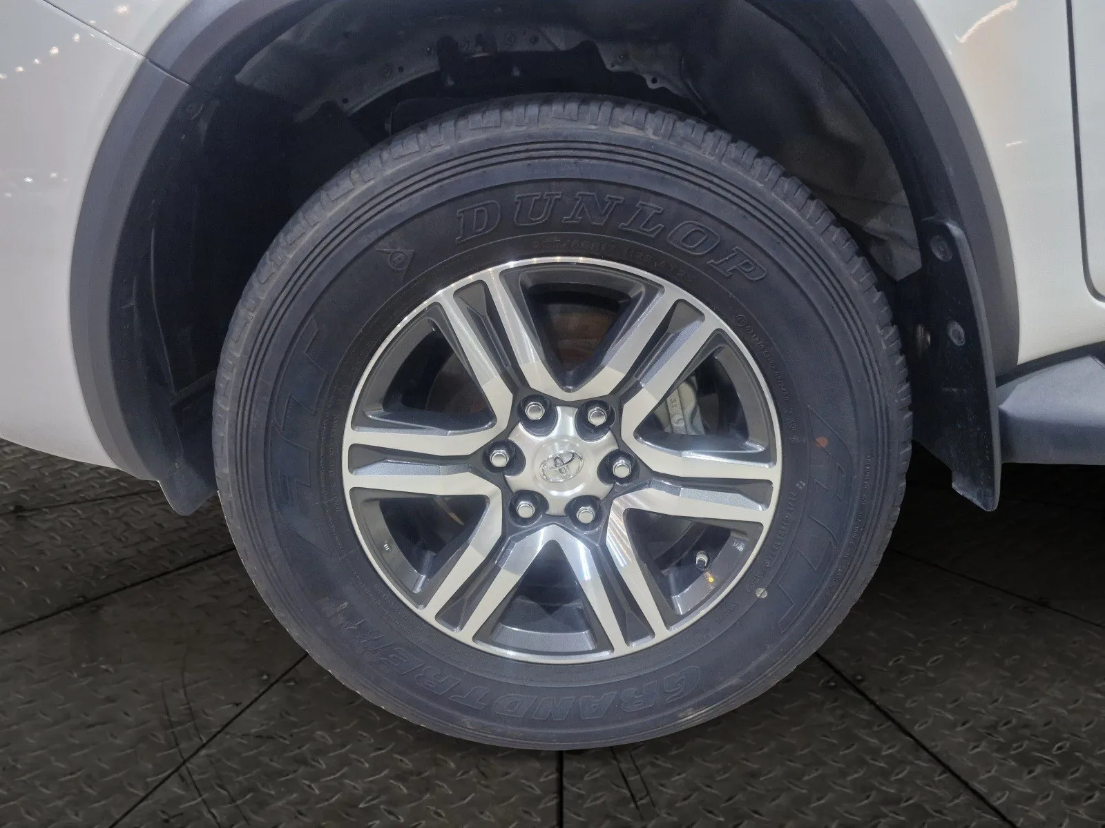 Toyota Fortuner GX 2024