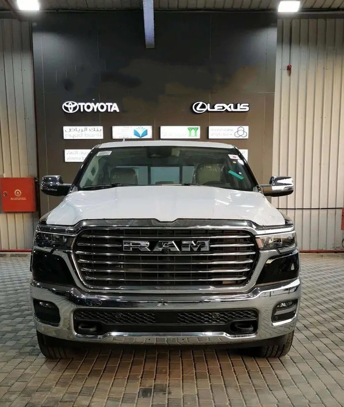 Dodge Ram LARAMIE Double Cab 2026