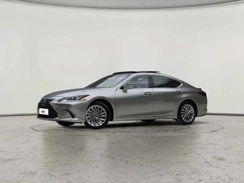 Lexus ES 2025