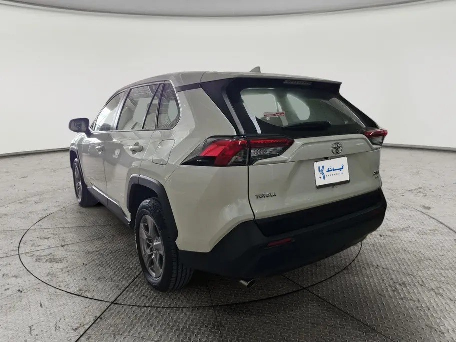 Toyota RAV4 LE 2022