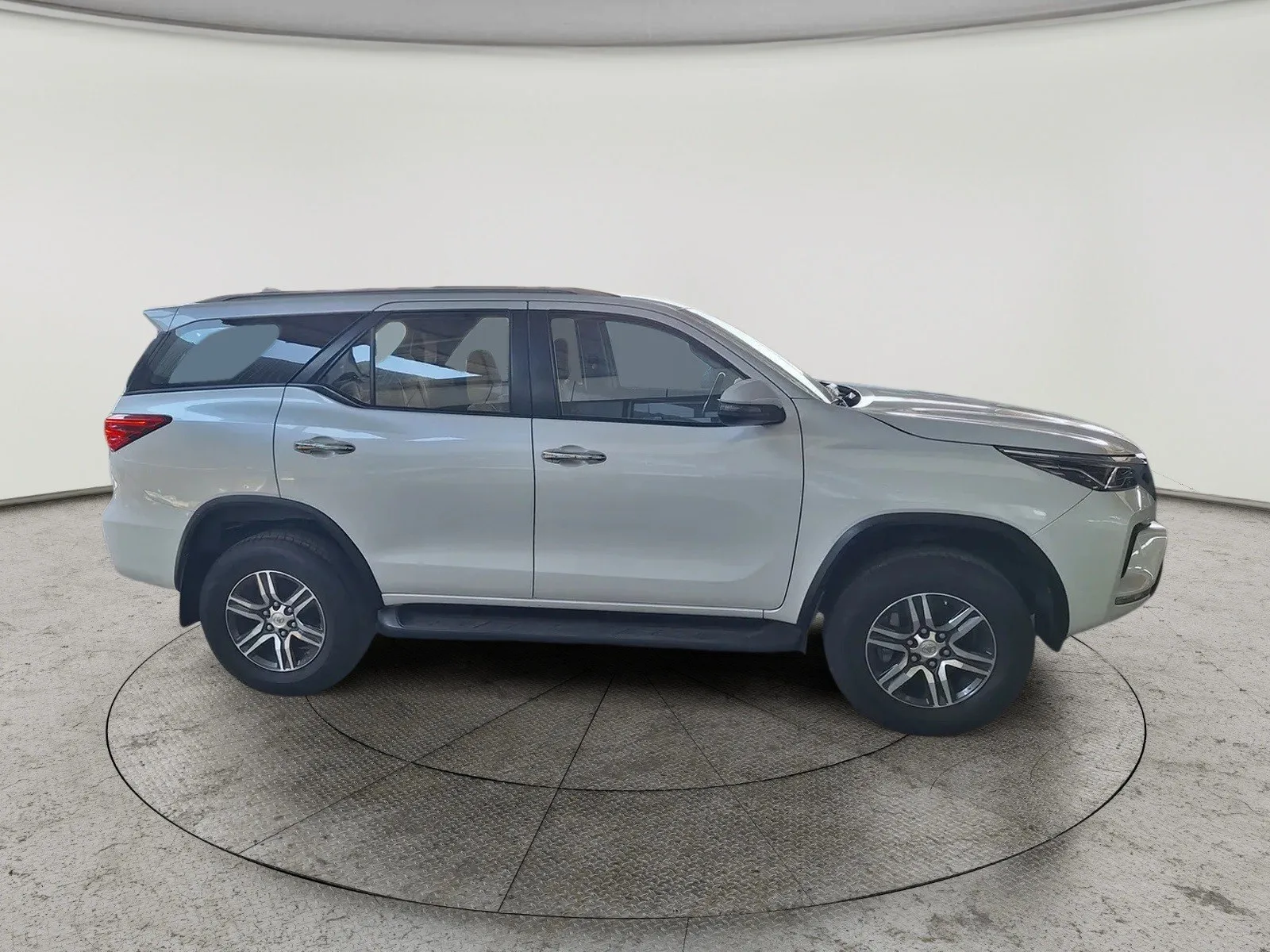 Toyota Fortuner VX 2023