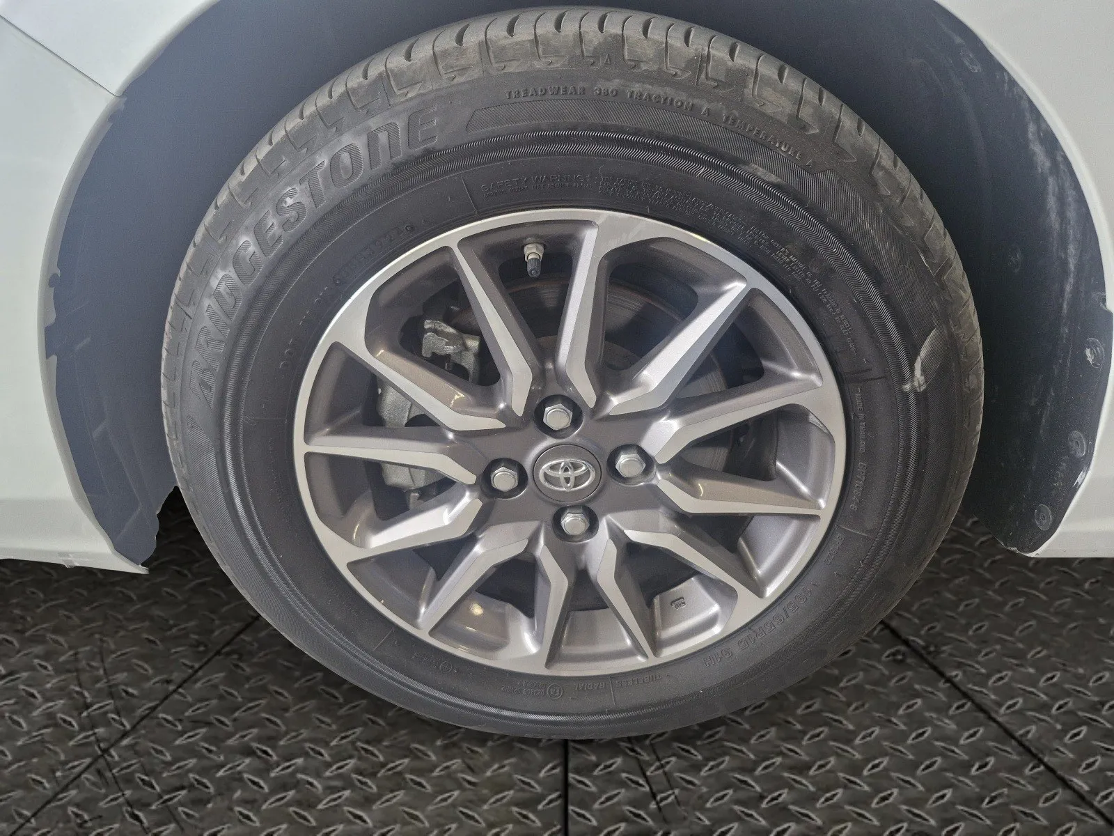 Toyota Yaris Y 2024