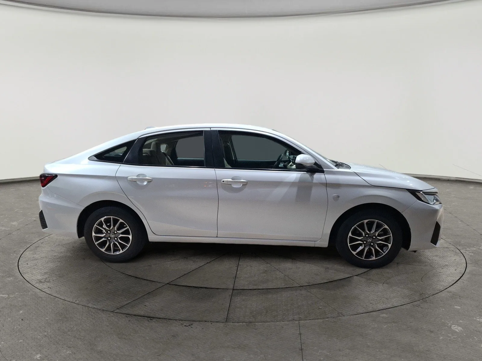 Toyota Yaris Y 2023
