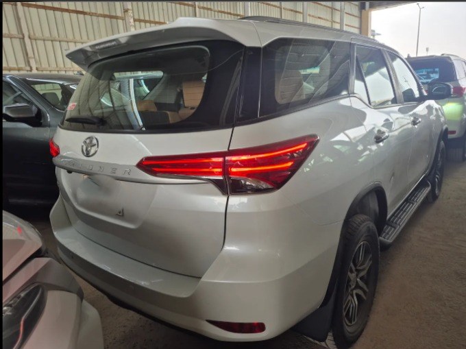 Toyota Fortuner GX 2024