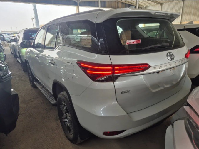Toyota Fortuner GX 2024