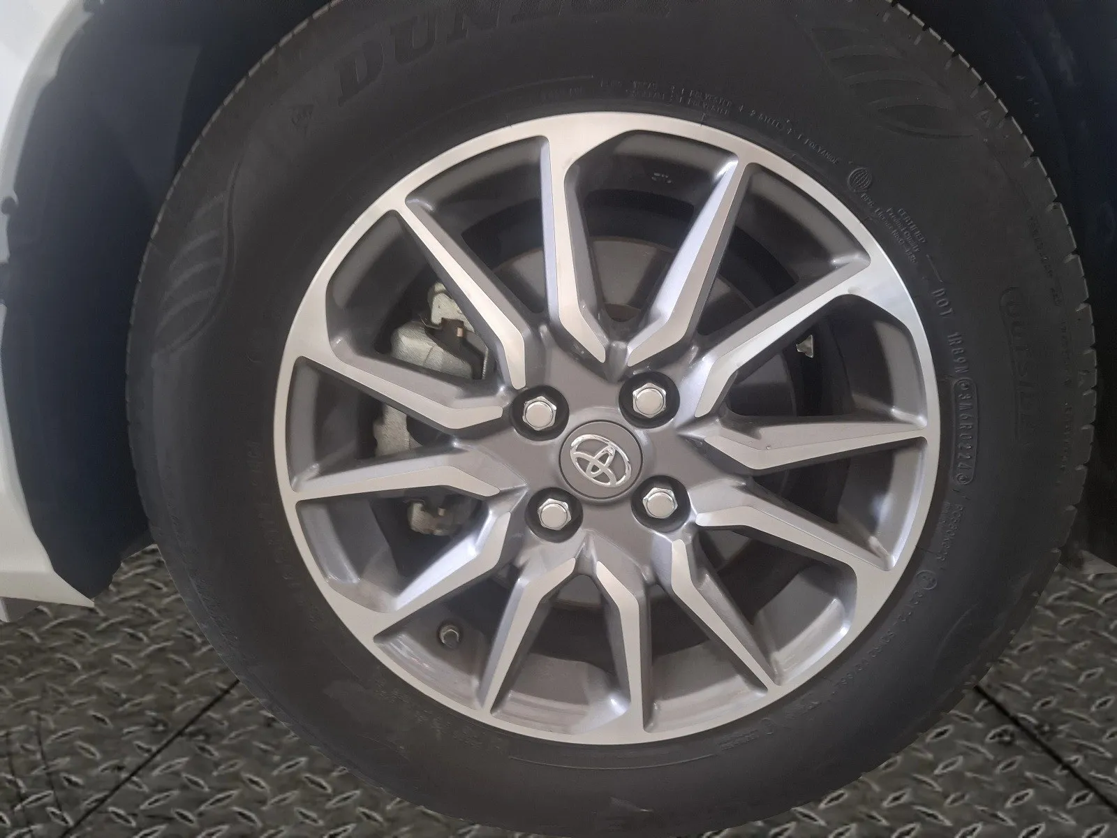Toyota Yaris Y 2024