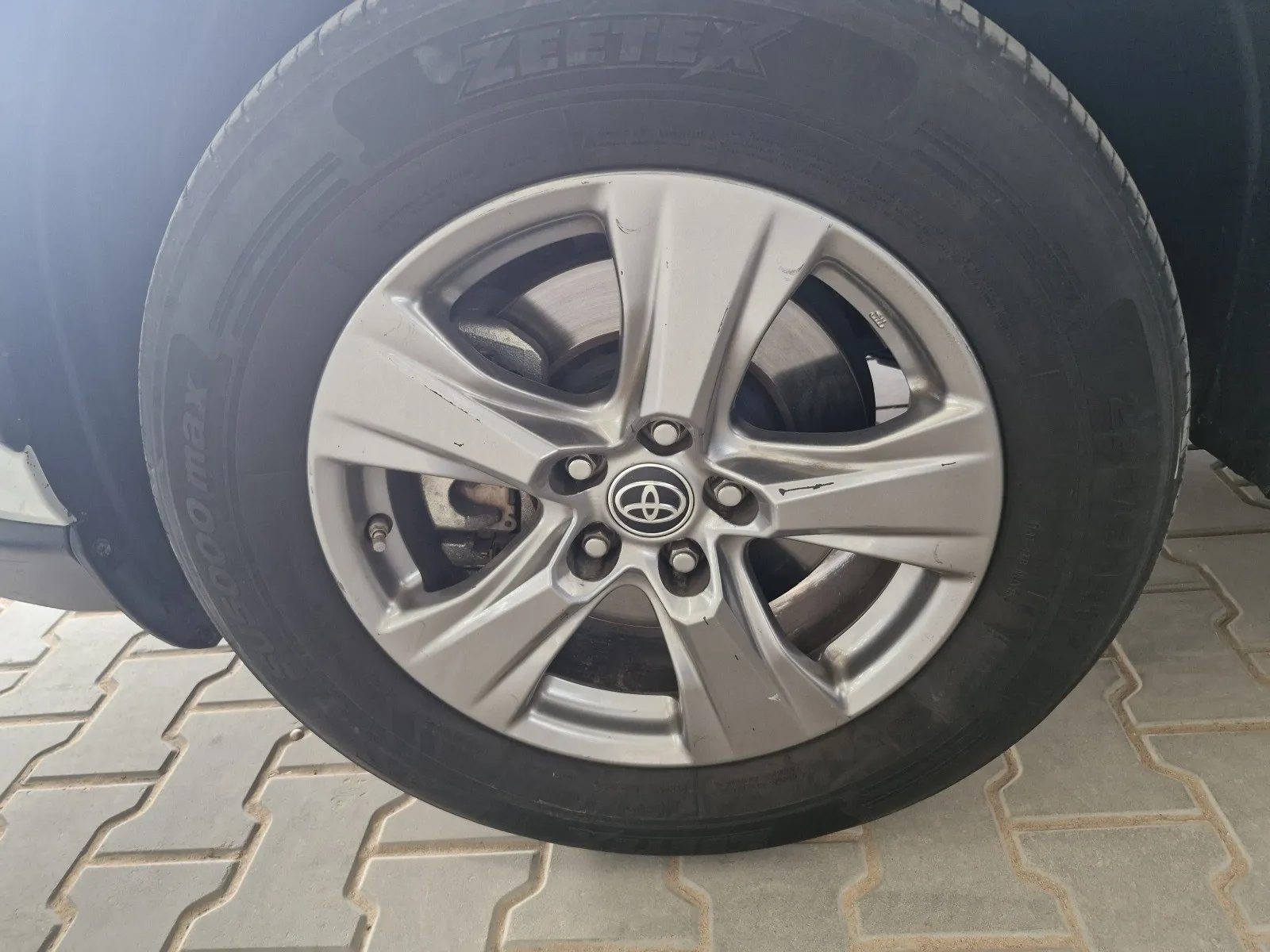 Toyota RAV4 LE 2024