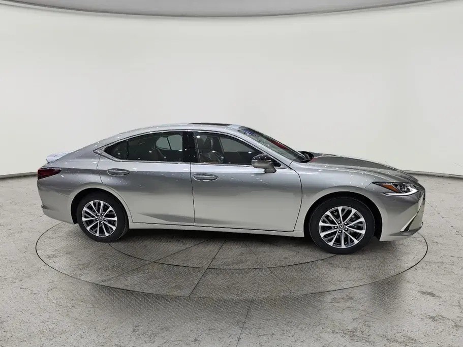 Lexus ES 300 AH Hybrid 2025