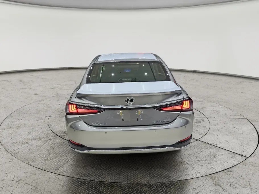 Lexus ES 300 AH Hybrid 2025