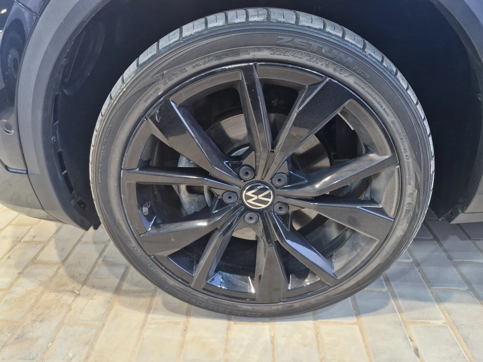 Volkswagen T-Roc ار لاين 2023
