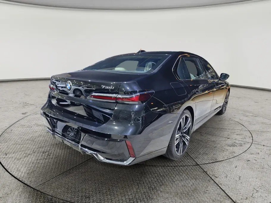 BMW 7 Series 735i 2026