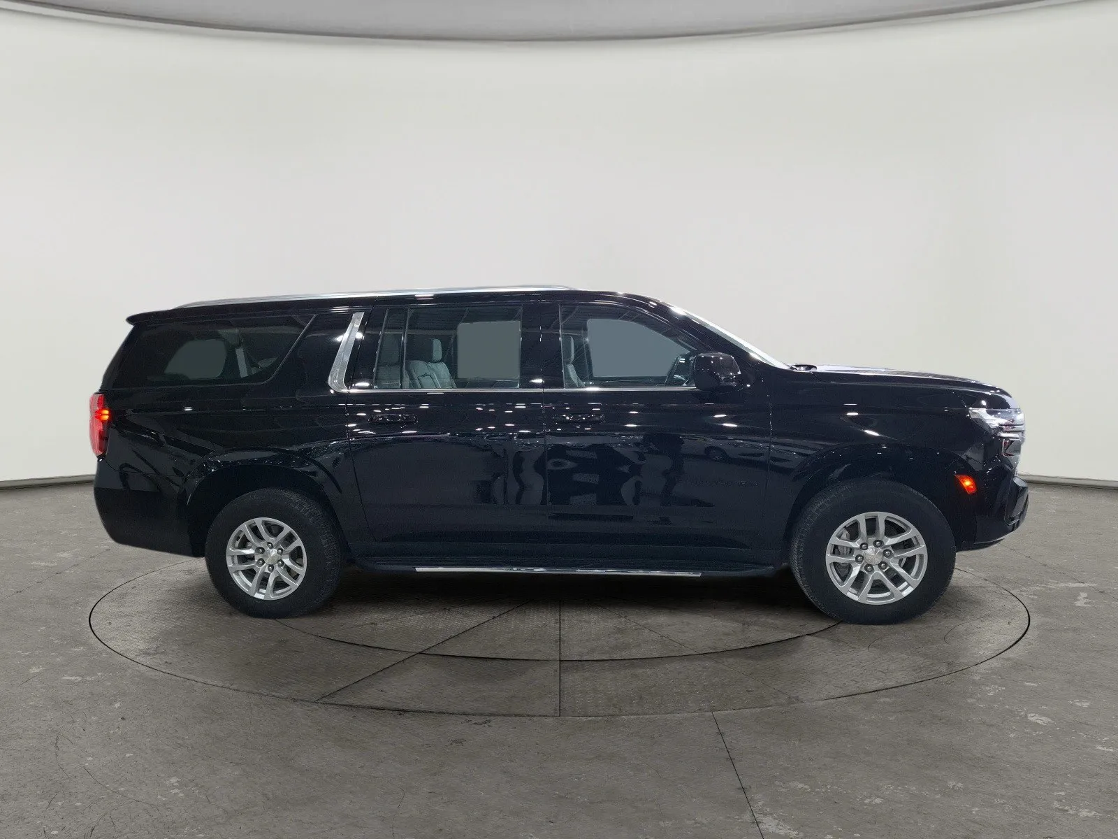 Chevrolet Suburban LS 2023