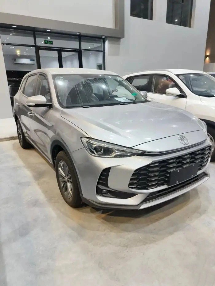 MG ZS STD 2025