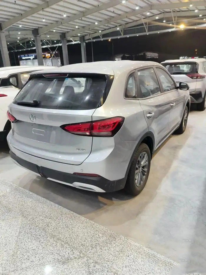 MG ZS STD 2025