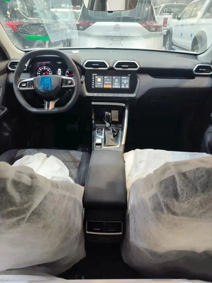 MG ZS STD 2025