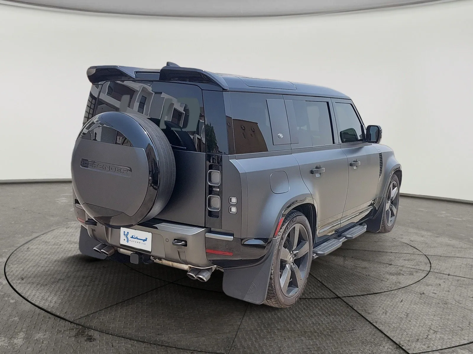 Land Rover Defender P525 2024
