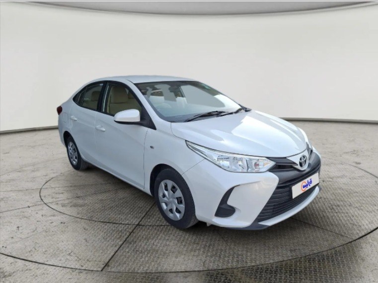 Toyota Yaris Y 2022