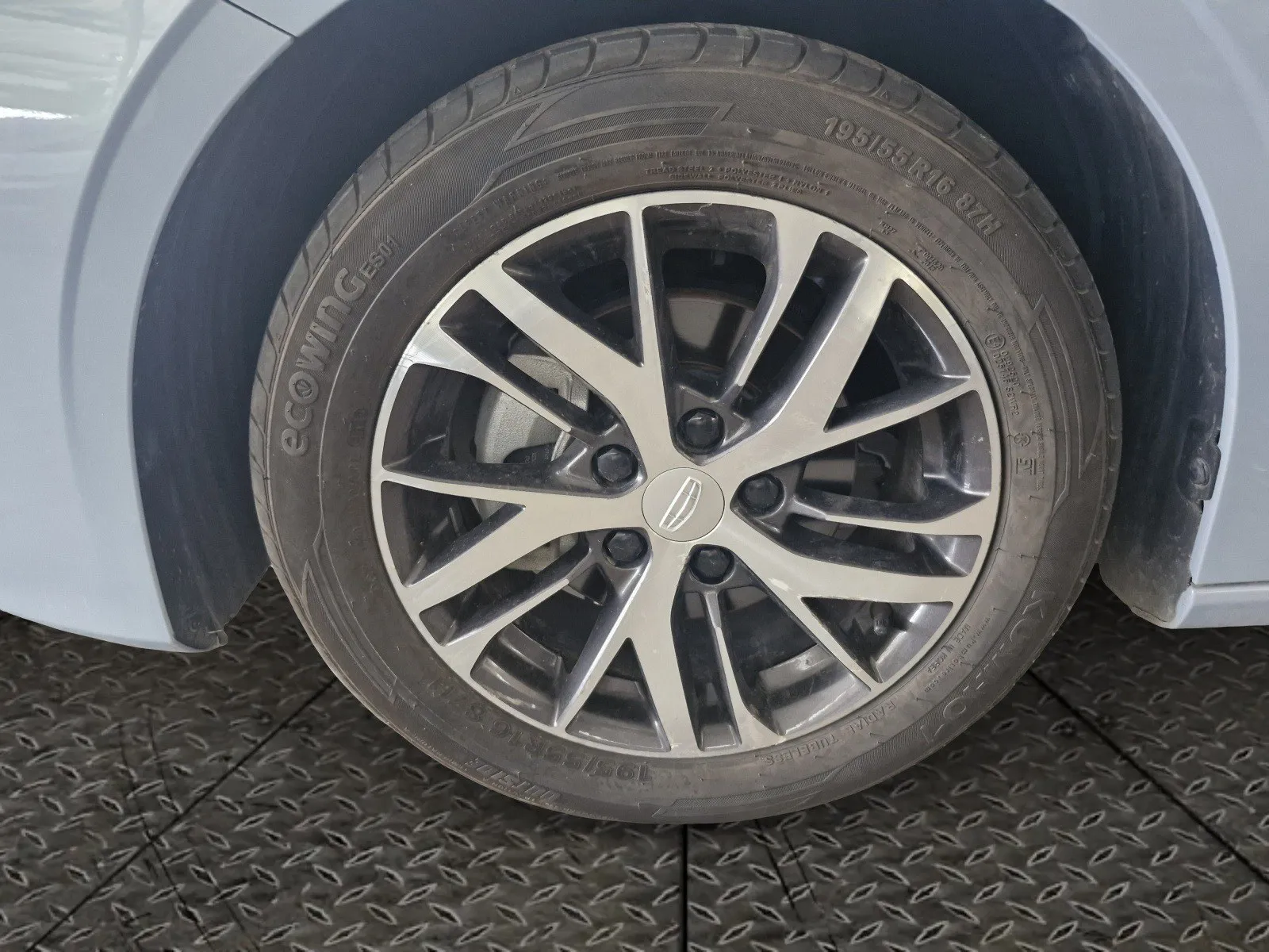 Geely Emgrand GS 2025
