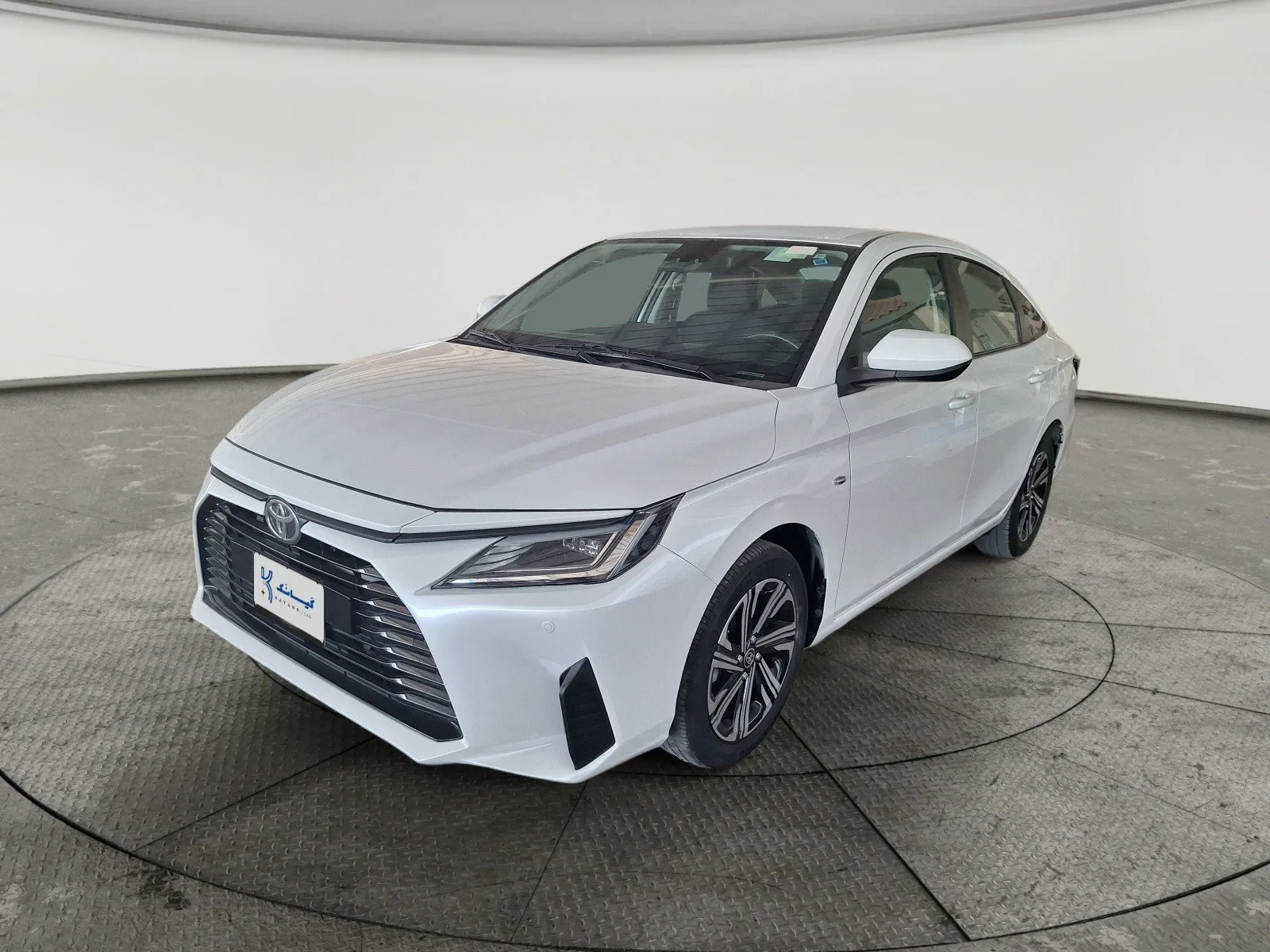 Toyota Yaris Y Plus 2024