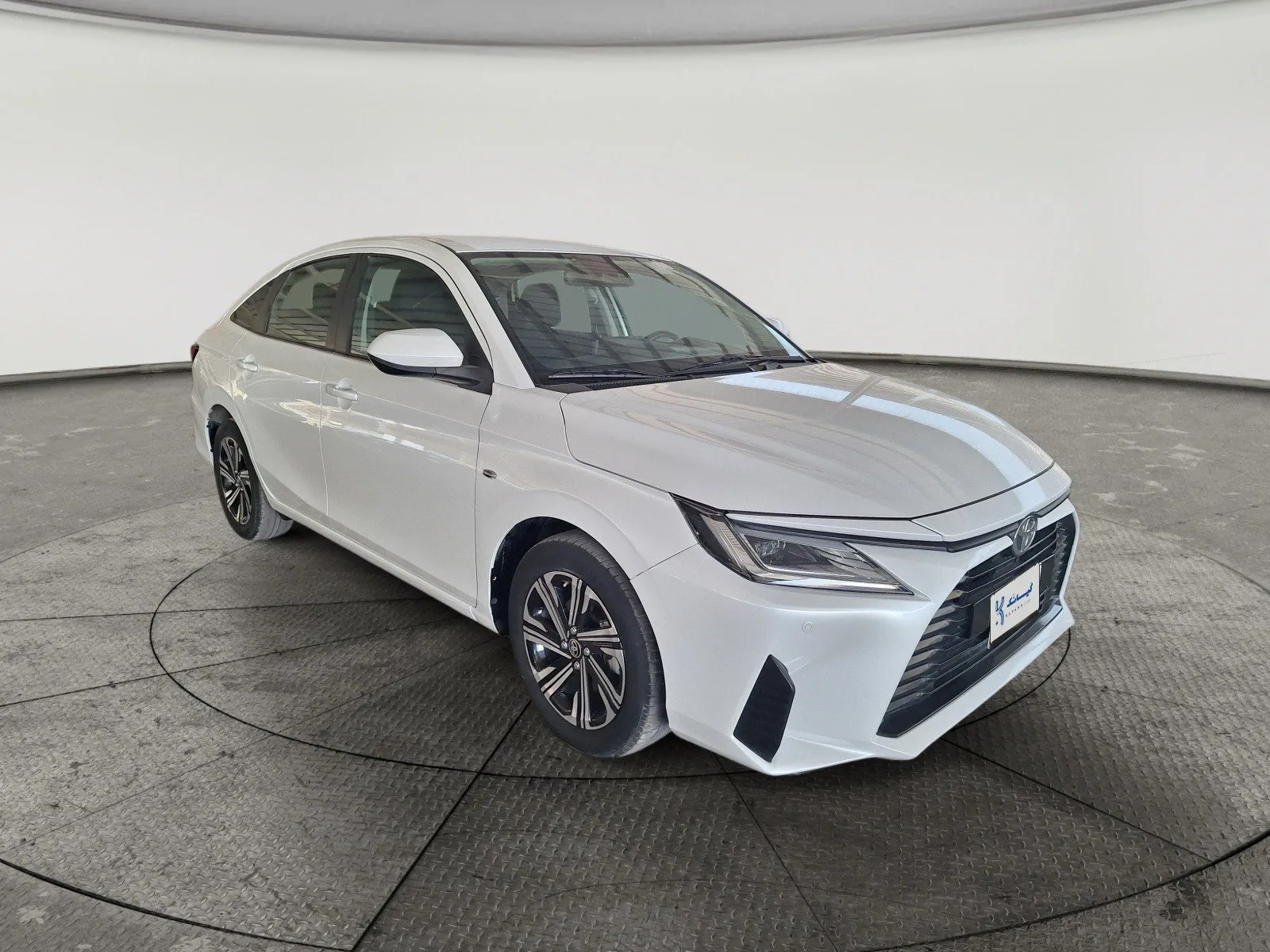 Toyota Yaris Y Plus 2024