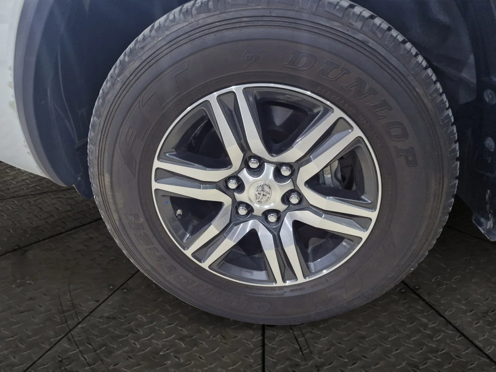 Toyota Fortuner GX 2024