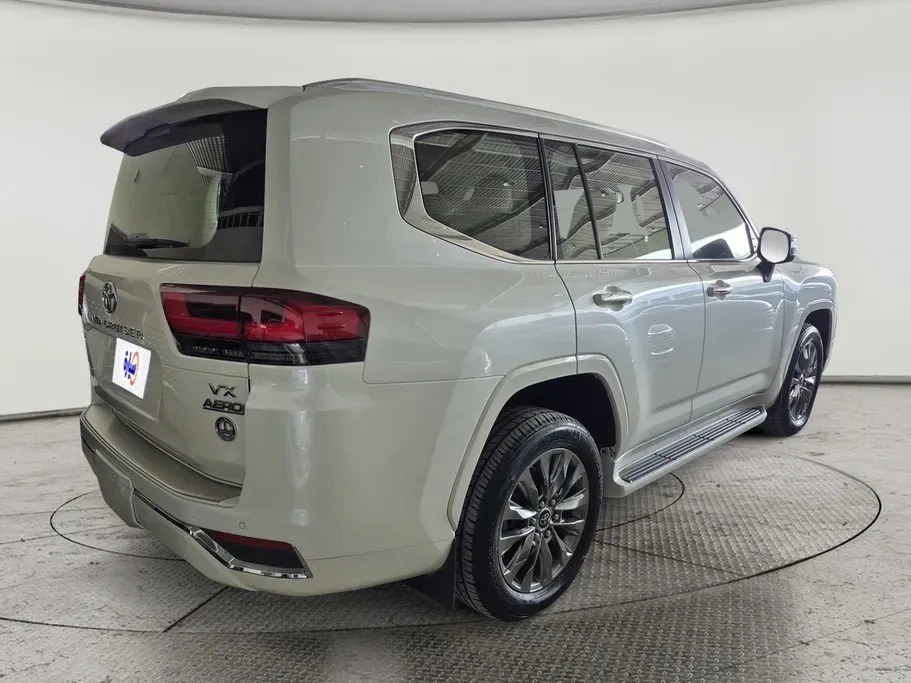 Toyota Land Cruiser VX 2023