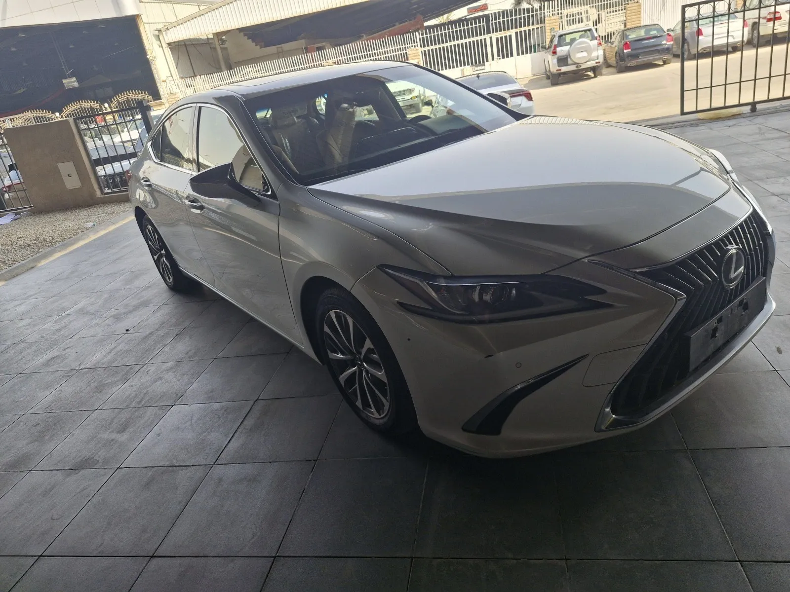 Lexus ES 300 H 2023