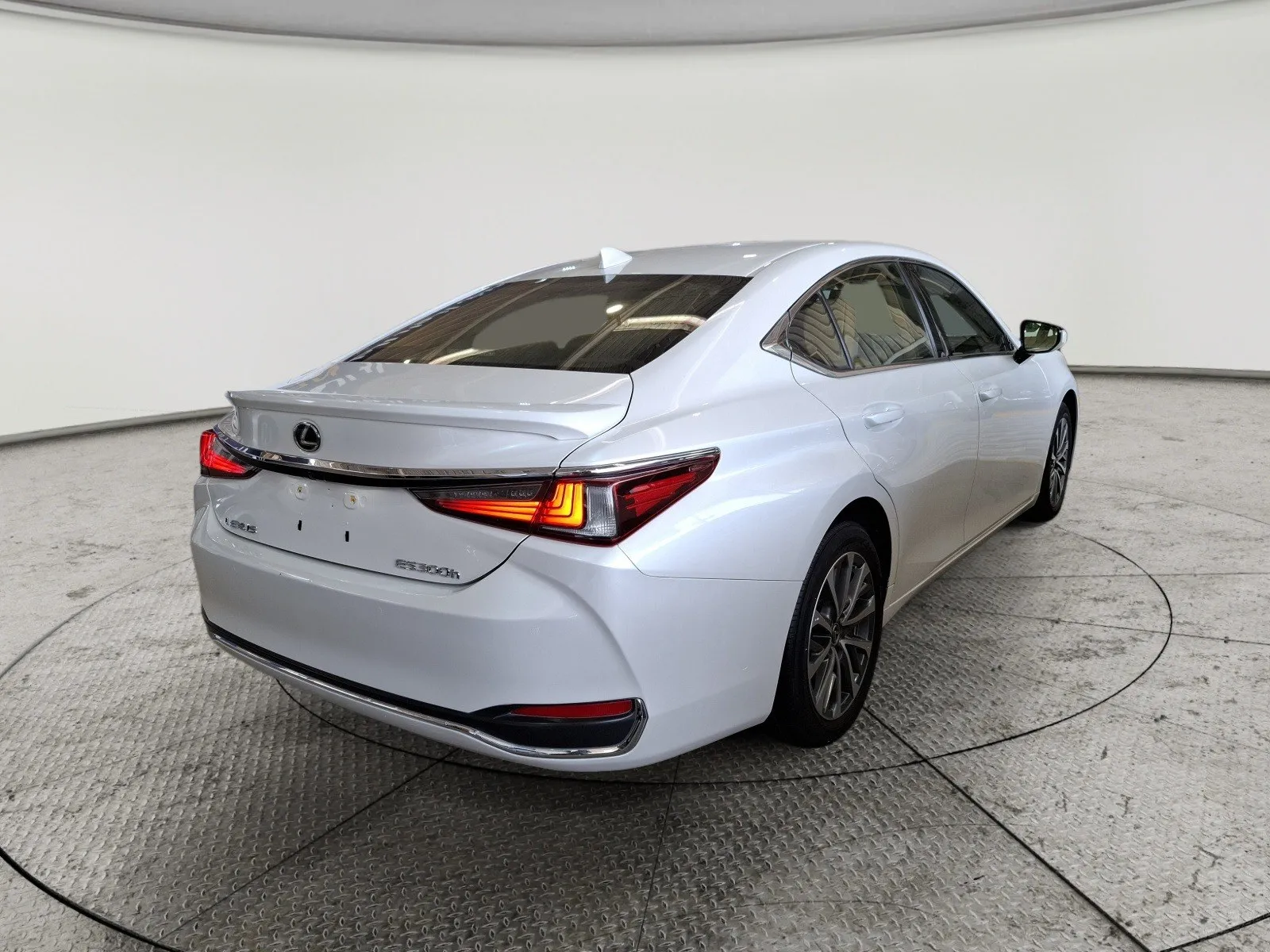 Lexus ES 300 H 2023
