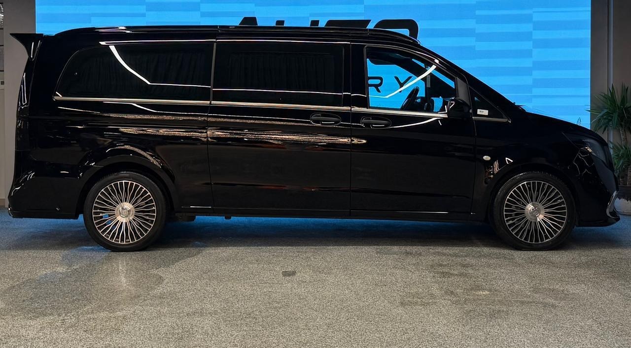 Mercedes-Benz V300 2025