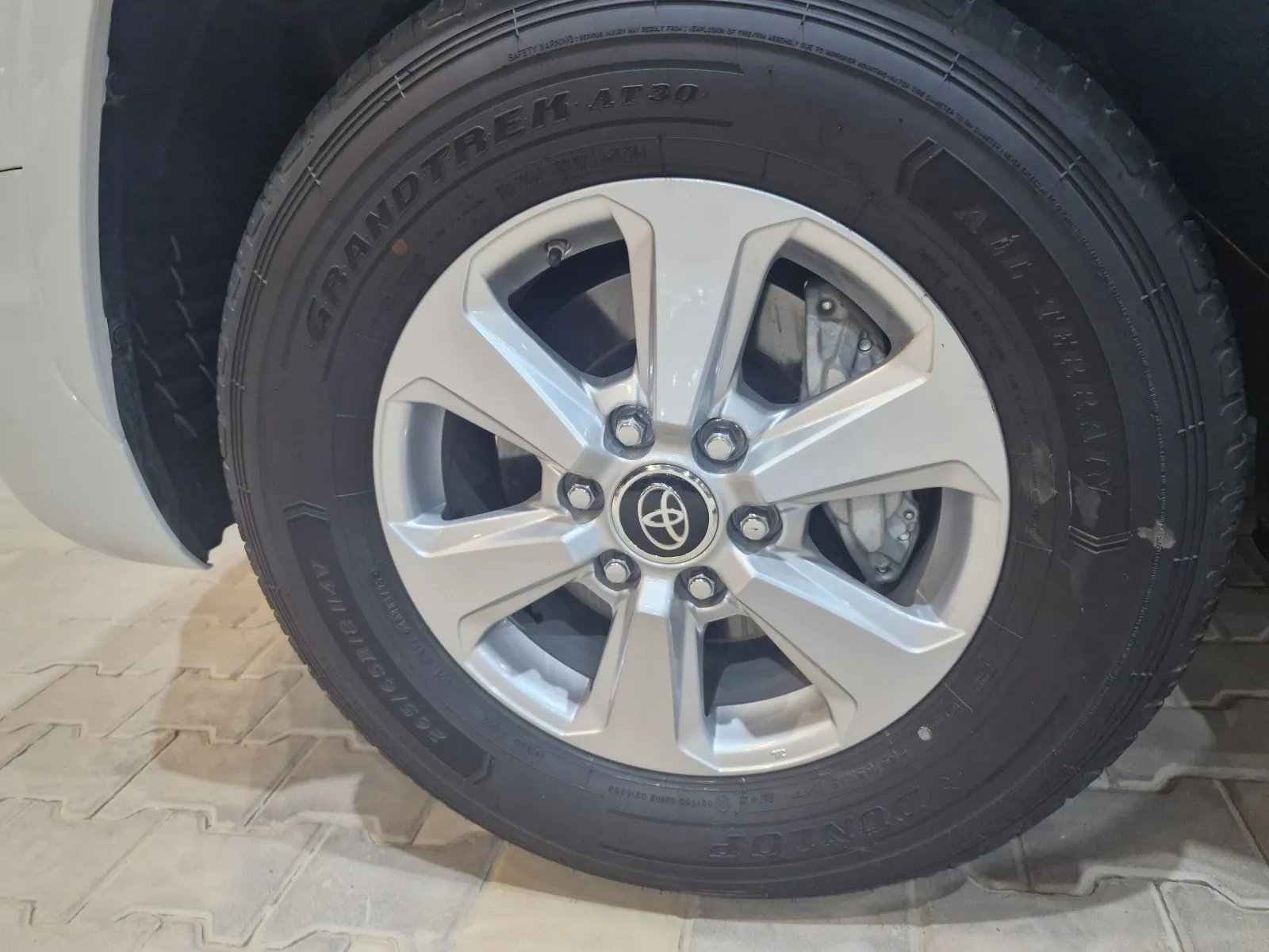 Toyota Land Cruiser GXR2 2025